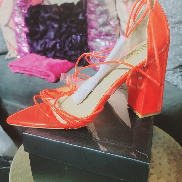 Red string up heels - Picture 3 of 4